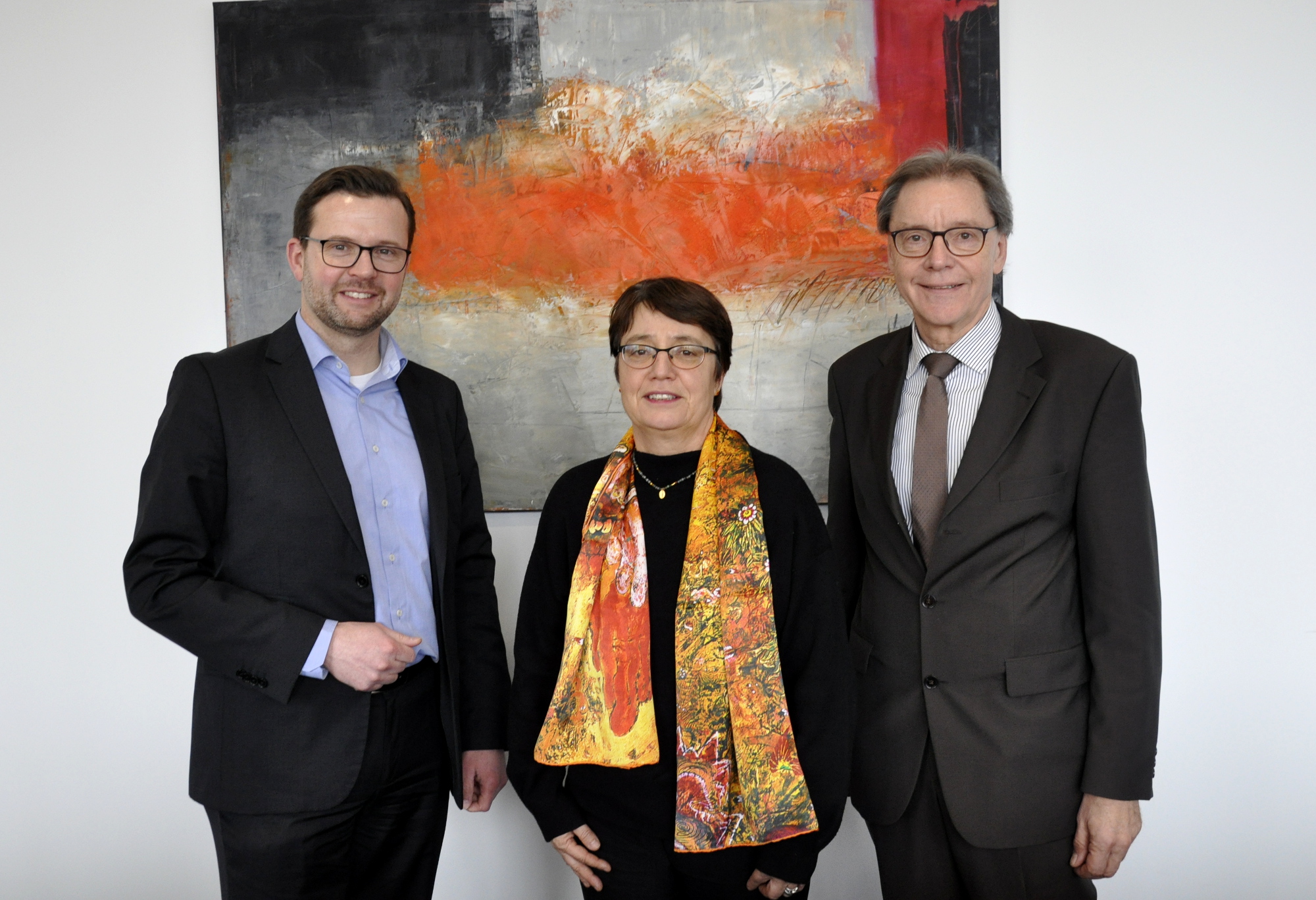 Landtagsabgeordneter Raphael Tigges, die Paderborner Universitätspräsidentin Prof. Dr. Birgitt Riegraf und Christoph Schön, Leiter der Stabsstelle Hochschulnetzwerk und Fundraising (v.l.). Landtagsabgeordneter Raphael Tigges, die Paderborner Universitätspräsidentin Prof. Dr. Birgitt Riegraf und Christoph Schön, Leiter der Stabsstelle Hochschulnetzwerk und Fundraising (v.l.).