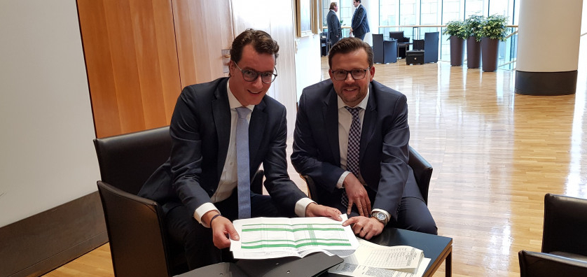November 2018: Dank Tigges' Initiative ist die Ortsumgehung Friedrichsdorf endlich im Landesstraßenplanungsprogramm in die vorrangige Planung aufgenommen. November 2018: Dank Tigges' Initiative ist die Ortsumgehung Friedrichsdorf endlich im Landesstraßenplanungsprogramm in die vorrangige Planung aufgenommen.